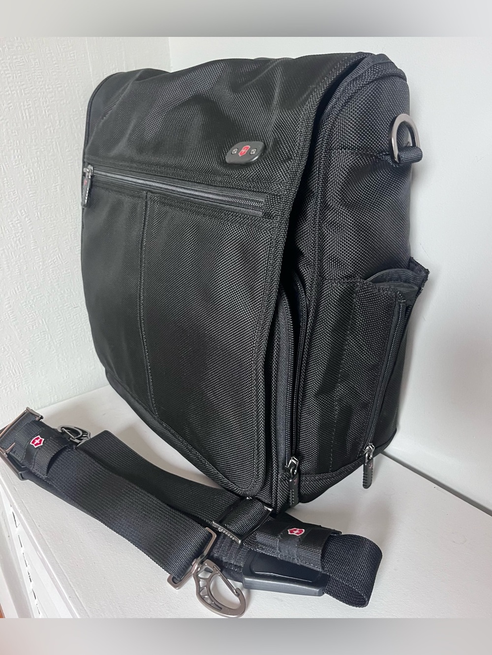 Victorinox by Swiss Army Black Crossbody Messenger Brief Bag Adjustable Strap - Picture 6 of 14